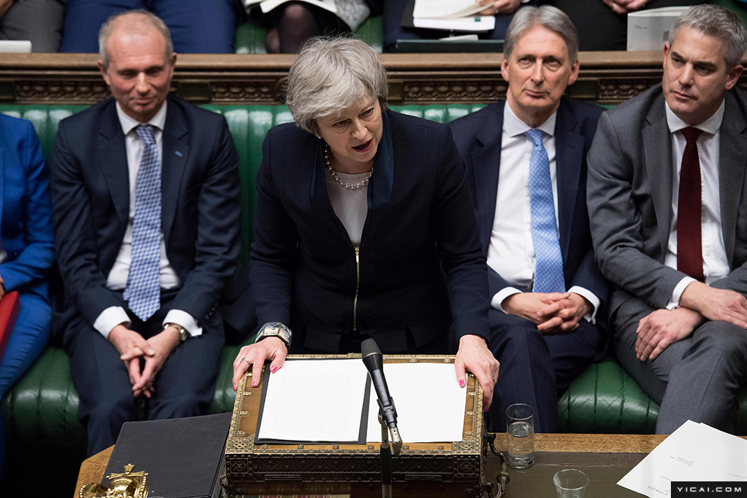 在经过5天辩论后,英国议会下院15日以432票反对,202票支持的